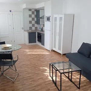 https://apartamento-pepa-bajondillo.1costadelsol.com